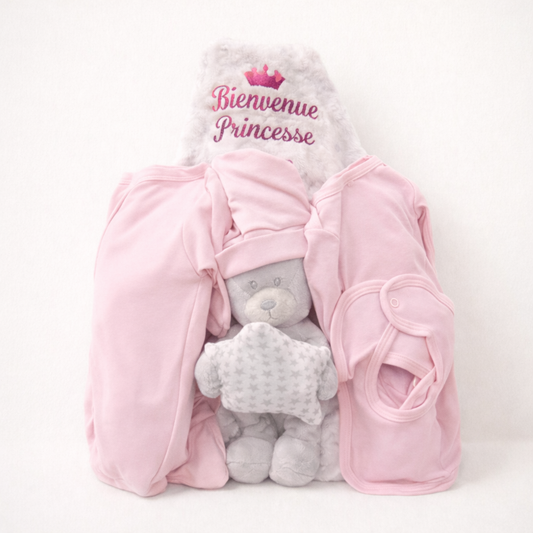 Ensemble naissance personnalisé – Cape de bain, doudou et accessoires brodés